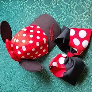 Walt Disney World Minnie Mouse kids hat and bow